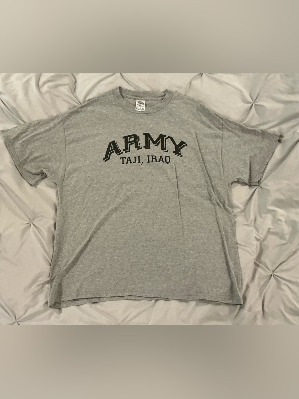 EUC - Men’s Army Taji, Iraq Gray Crew Neck T-Shirt - size XL